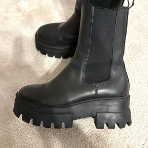 GB Chelsea boots 6.5